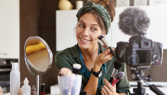 Maquillaje Para Medios Escénicos, Maquillaje Artístico Y Producciones Audiovisuales